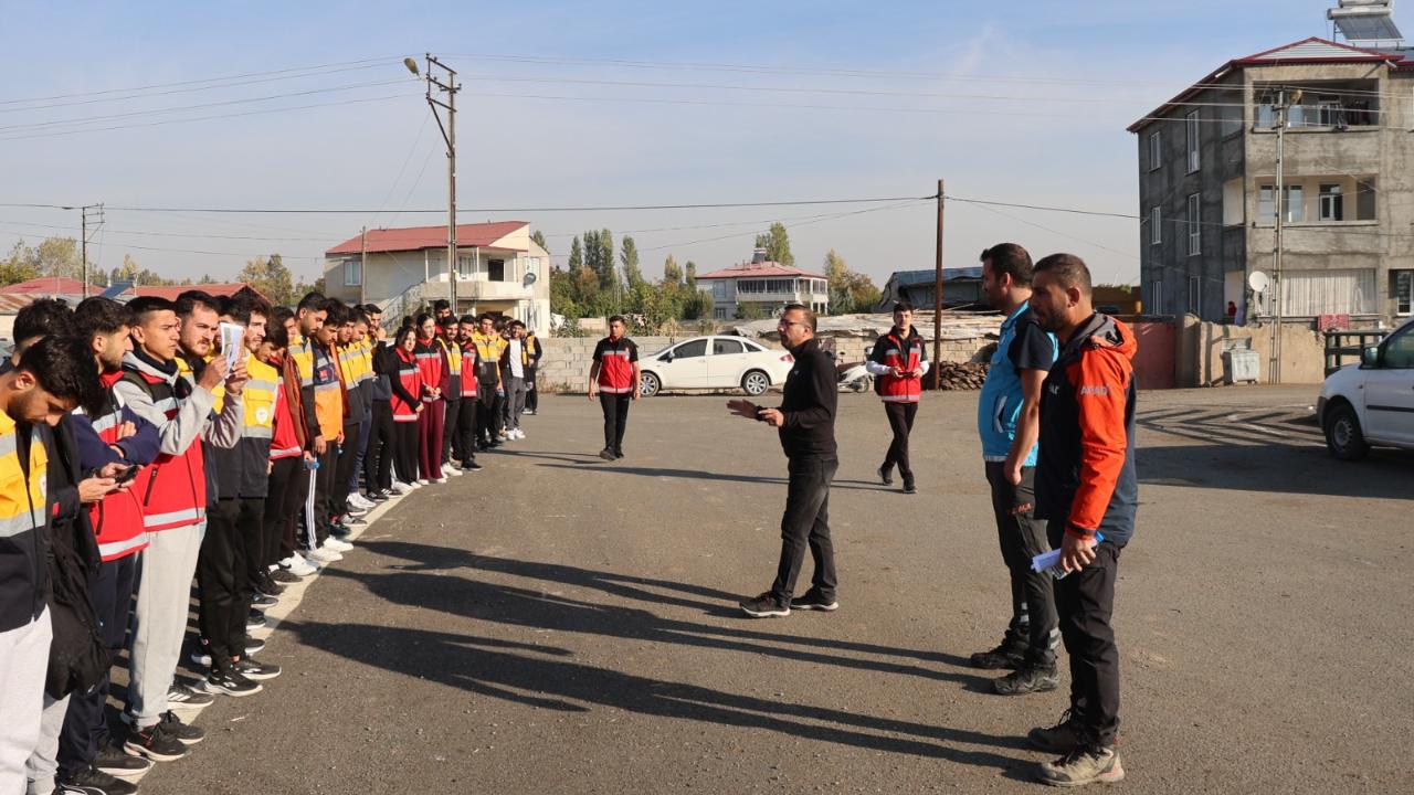 Iğdır’da Kaybolan Alzheimer Hastası İçin Seferberlik: 1000 Kişi Arama Çalışmalarına Katıldı