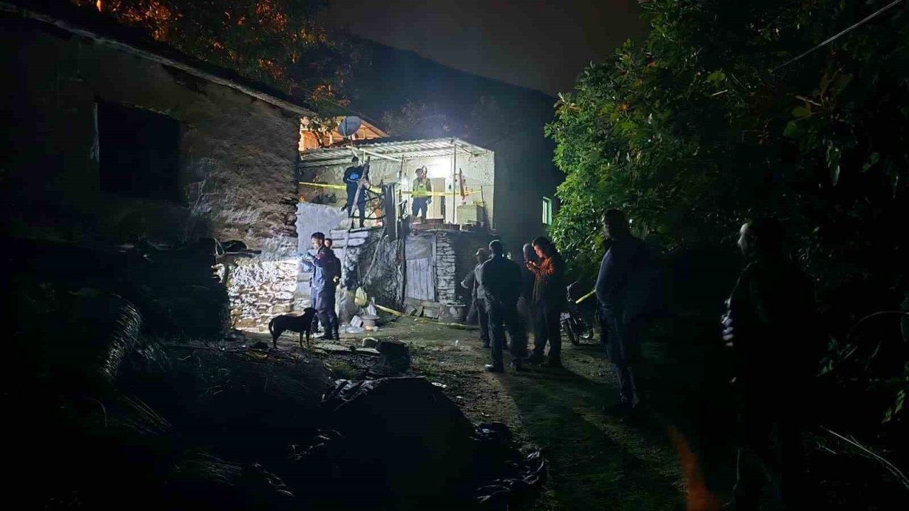 İzmir Tire'de Aile Dramı: Baba, Oğlunu Öldürüp Eşini Ağır Yaraladı