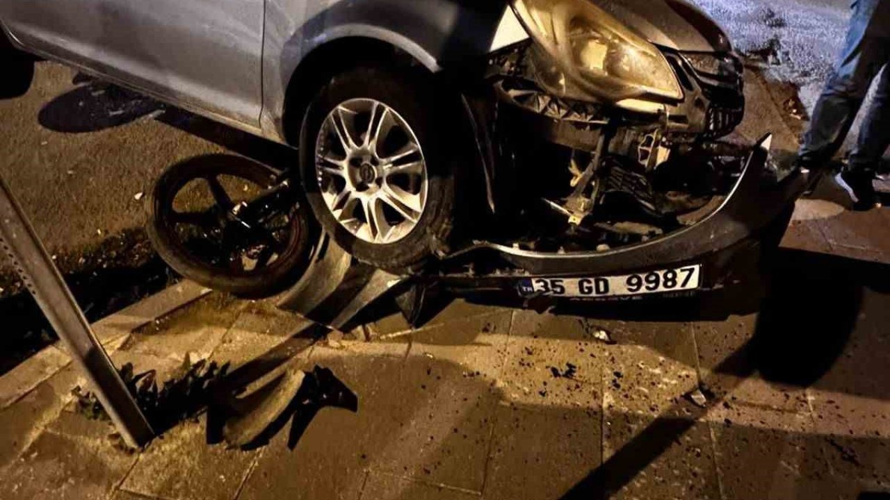 Kars'ta Otomobil ve Motosiklet Çarpıştı: Şans Eseri Yaralanan Olmadı