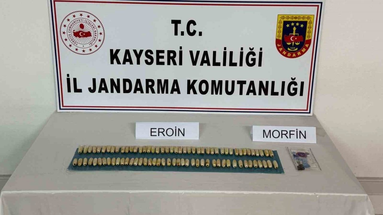Kayseri’de Yol Kontrolünde Akıl Almaz Uyuşturucu Sevkiyatı: Midesinden 888 Gram Madde Çıktı
