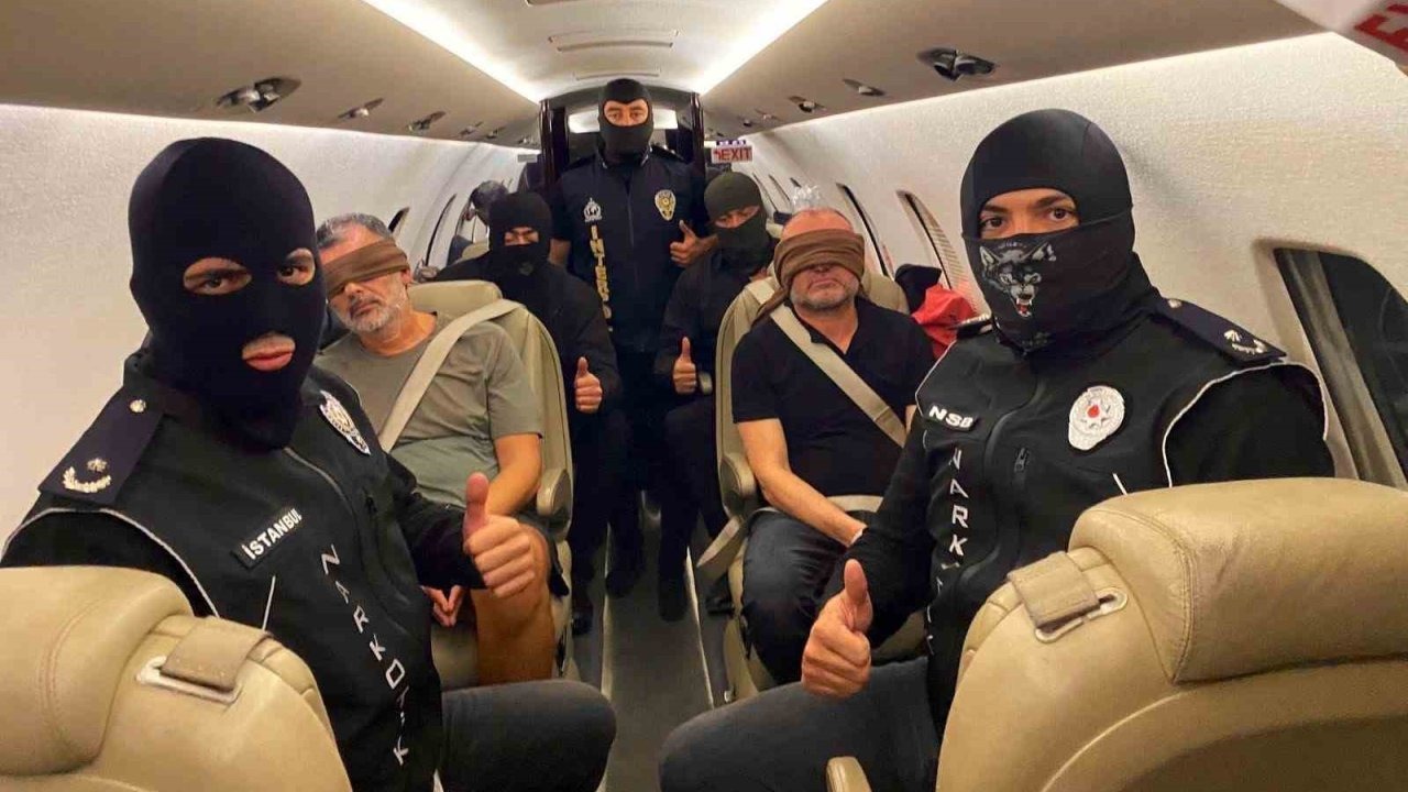Kırmızı Bültenle Aranan 'Don Vito' Lakaplı Uyuşturucu Baranu Abdullah Alp Üstün, Türkiye'ye Getirildi!