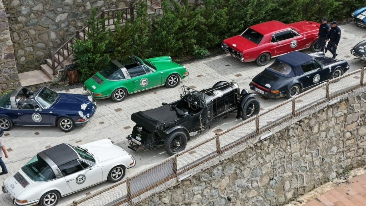 Klasik Araçlarla Türkiye Turu: Belçikalı Kafile Artvin'in Güzelliklerini Keşfetti