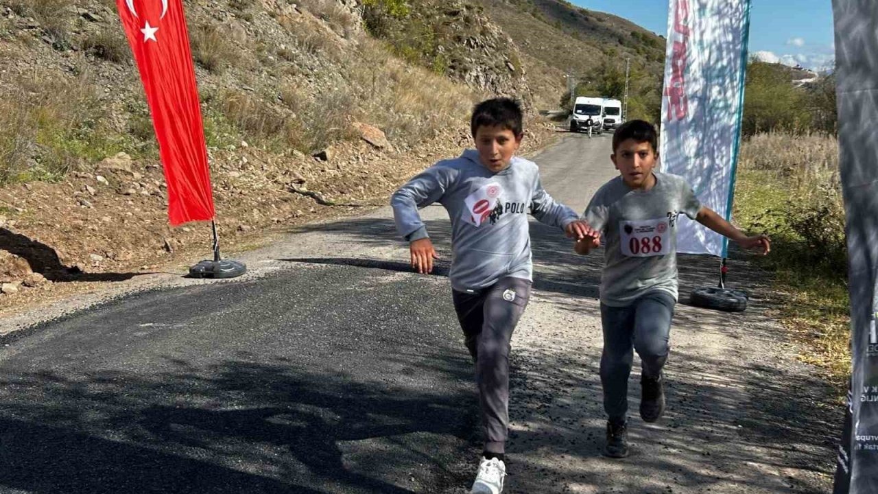 "Koşan Yıldızlar" Posof'ta Parladı: Gençlik ve Spor Bakanlığı Projesi Büyük Coşkuyla Tamamlandı