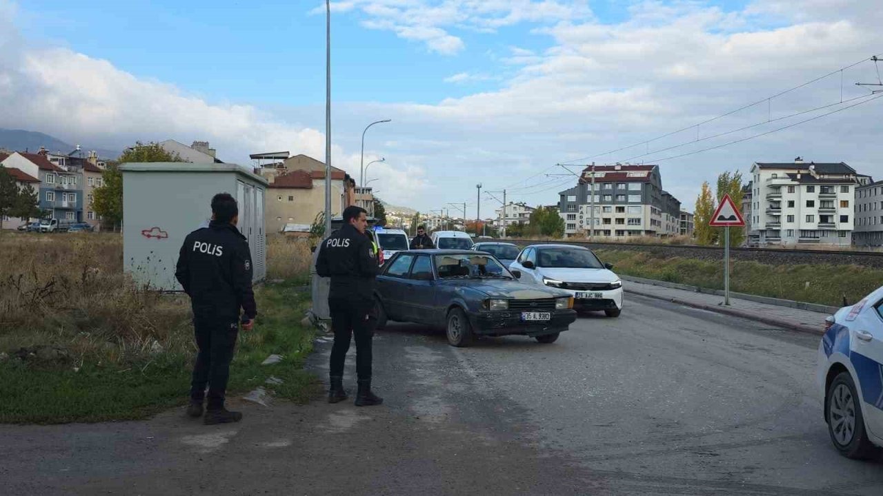 Kütahya'da Otomobil Çarptı: 2 Yaya Yaralandı