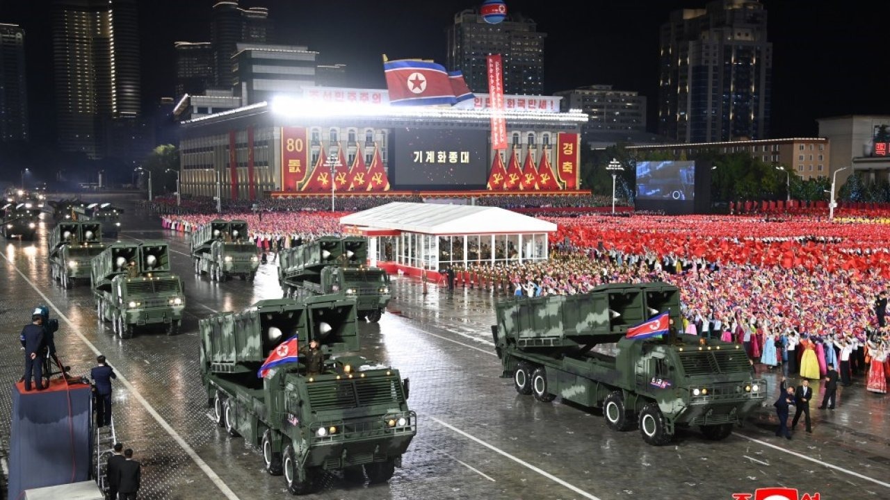 Kuzey Kore'den Gövde Gösterisi: Partinin Kuruluşu "Hwasong-20" Füzesiyle Kutlandı!