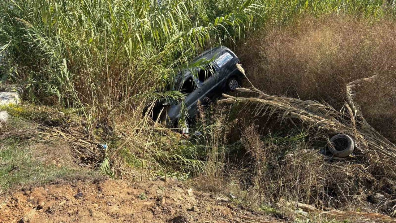Manavgat'ta Trafik Kazası: 2 Otomobil Çarpıştı, 2 Kişi Yaralandı