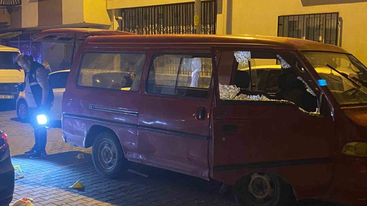 Manisa'da Seyir Halindeki Araca Silahlı Saldırı: 3 Yaralı