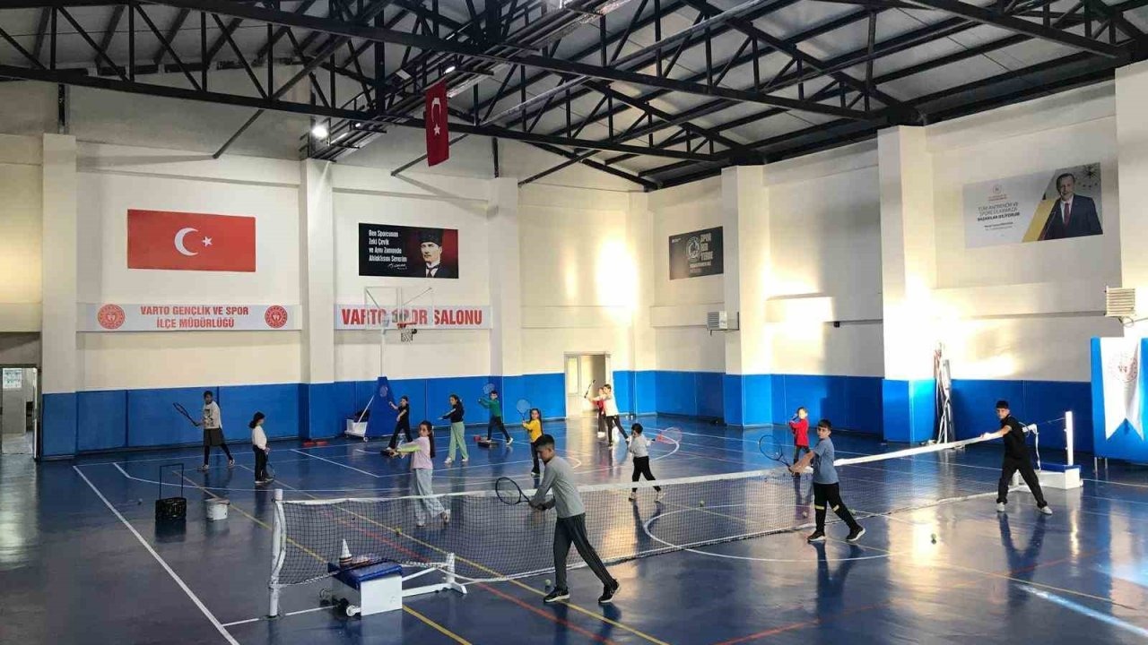 Muş Varto’da Tenise Yoğun İlgi: Gençlik ve Spor Müdürlüğü Antrenmanlara Aralıksız Devam Ediyor