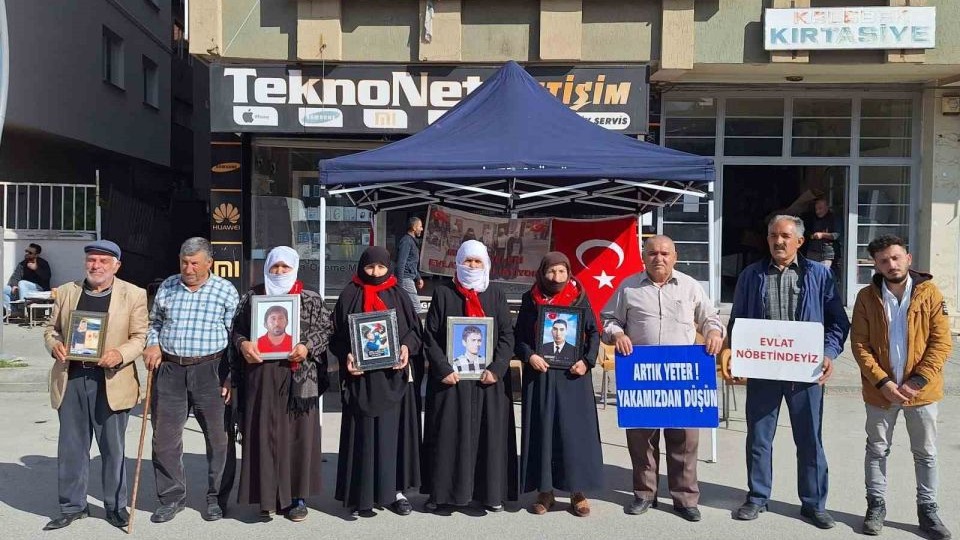 Muş’taki Evlat Nöbetinde Ailelerden PKK’nın Çekilme Sürecine Vurgu: “Bu Fırsatı Kaçırmayın, Gelin Teslim Olun!”