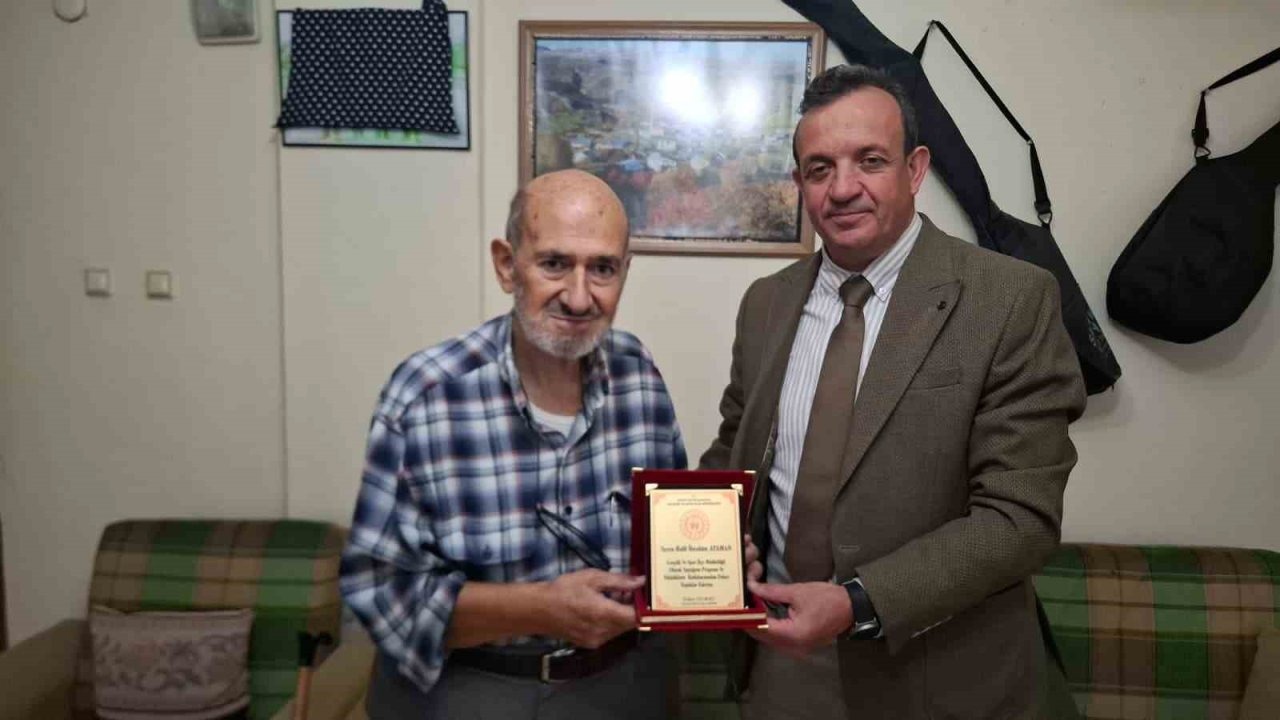 Posof'ta Âşıklık Geleneği Yaşatılıyor: Şair ve Ozanlara Teşekkür Plaketleri