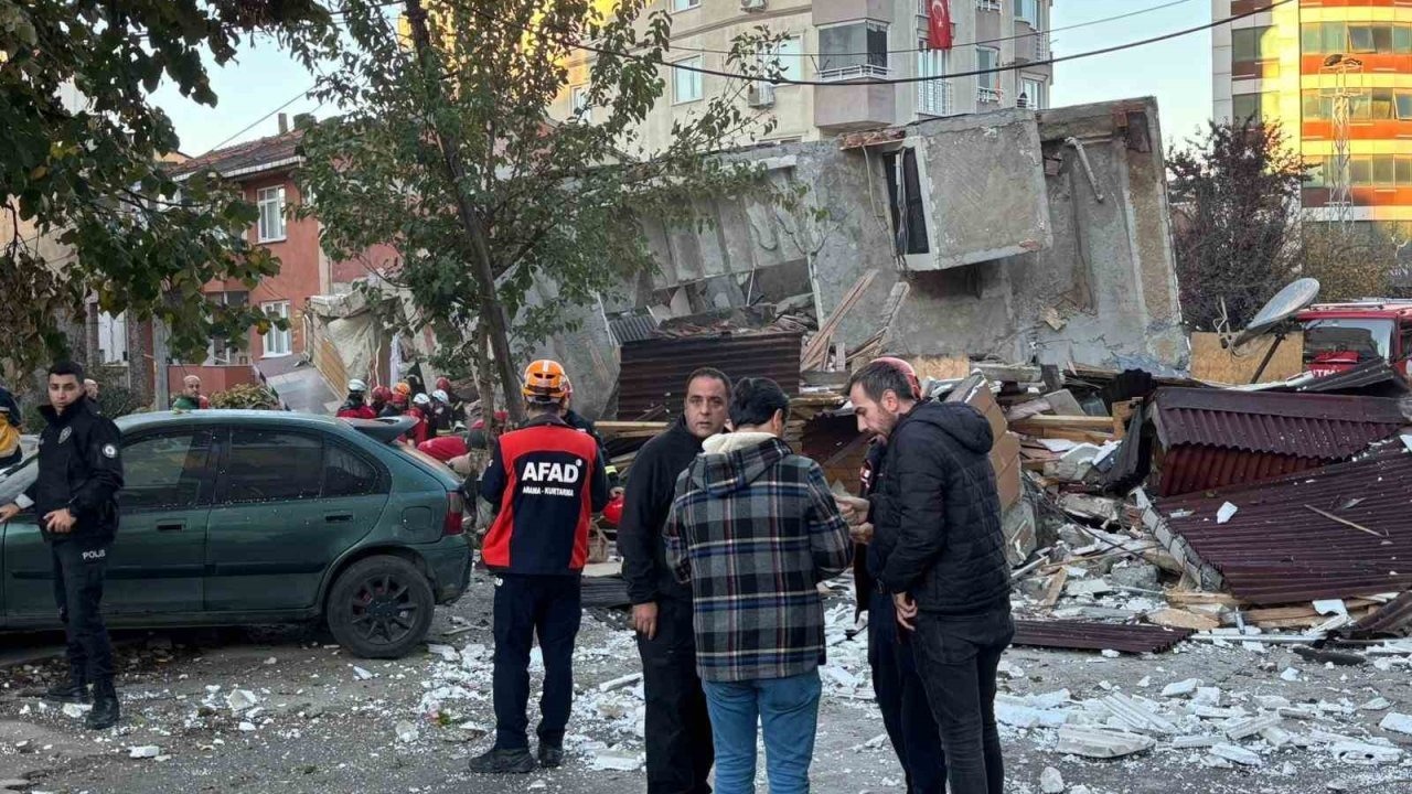 SON DAKİKA | Gebze'de Bina Çöktü: Enkaz Altında 7 Kişi Olduğu Tahmin Ediliyor