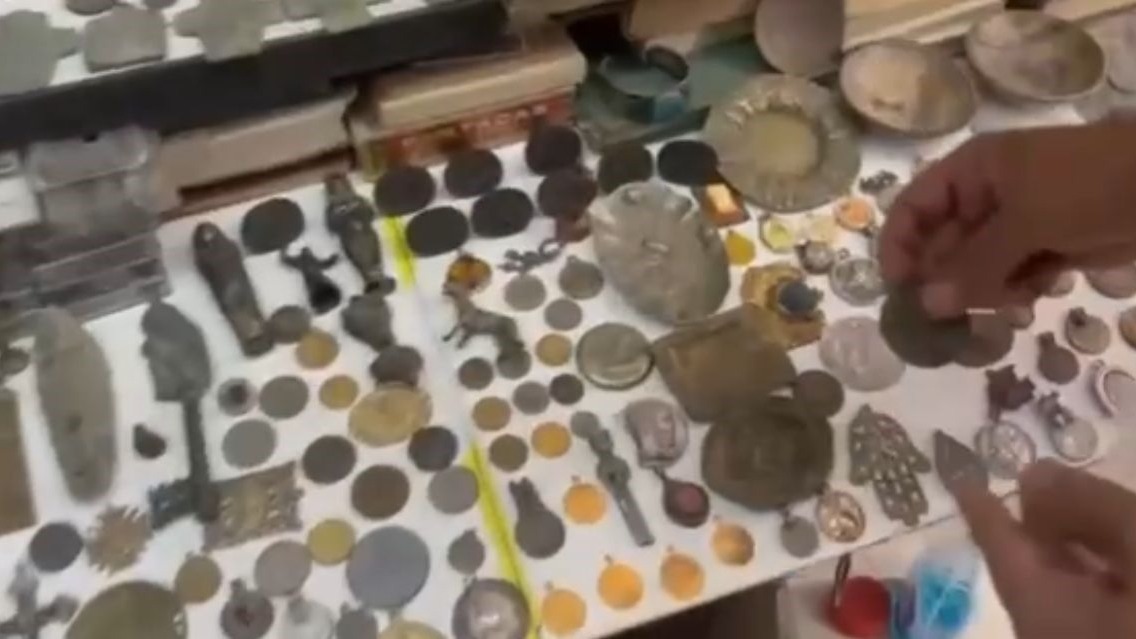 Tarihi Eser Operasyonu: Yatak Odasındaki Kilitli Çantadan 1014 Eser Çıktı