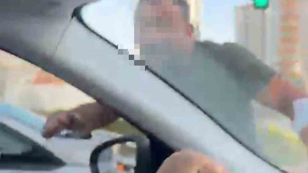 Trafik Terörü: Tartıştığı Kadınların Aracına Saldırdı