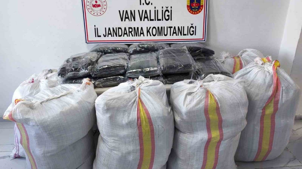 Van Başkale’de 1.1 Milyon TL Değerinde Kaçak Malzeme Ele Geçirildi