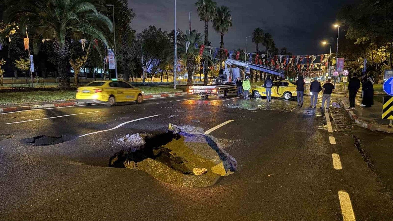 Vatan Caddesi'nde Yol Çöktü: Ticari Taksi Takla Attı, 1 Yaralı
