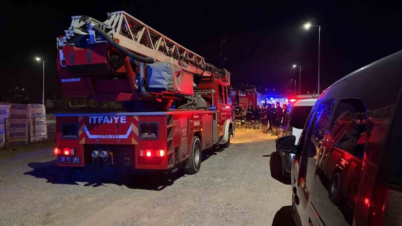 14. Katta İntihar Girişimi: Polis Uzun Uğraşlar Sonucu Kadını İkna Etti