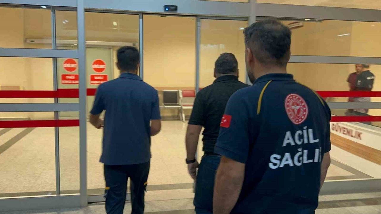 Adıyaman'da Feci Kaza: Otomobilin Çarptığı İki Yaya Yaralandı, Sürücü Kaçtı!