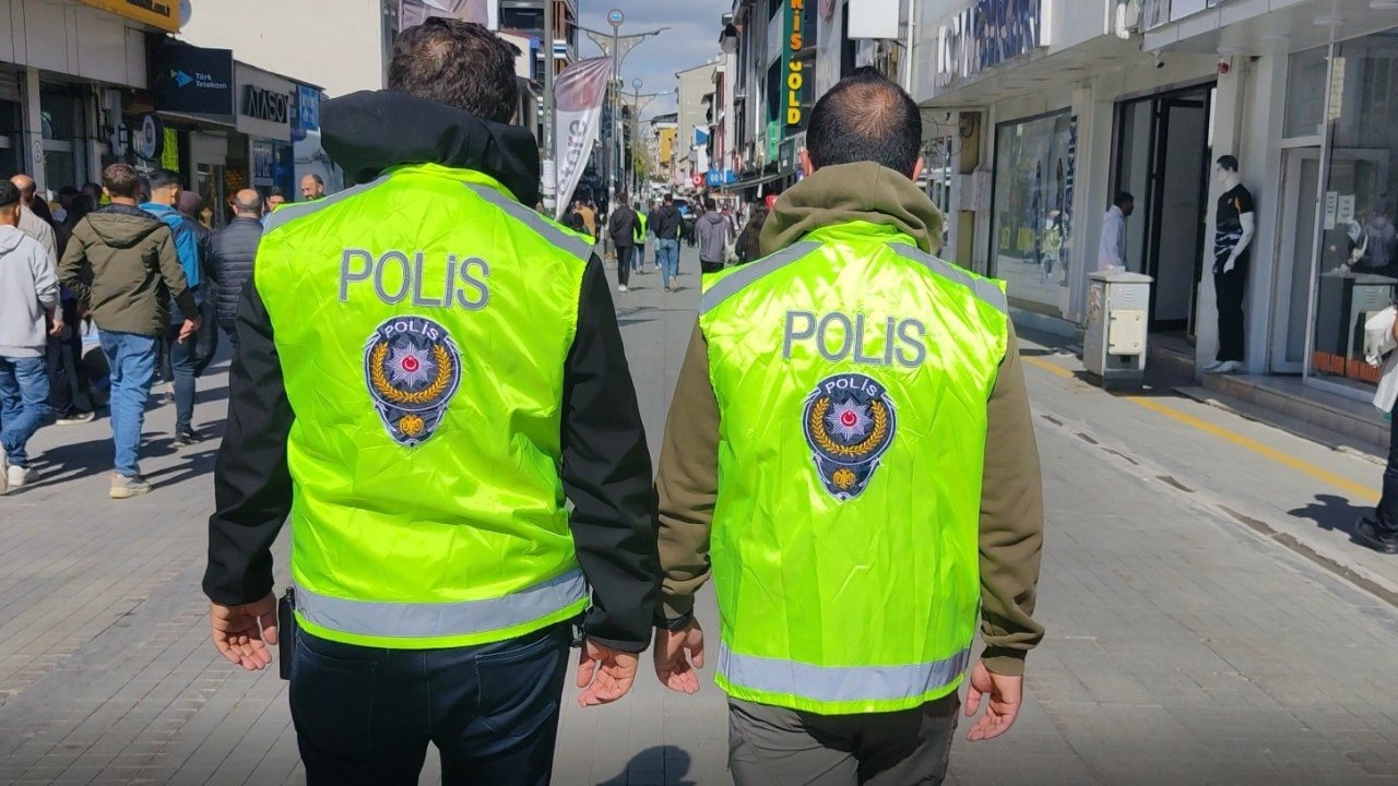 Ağrı’da Arazi Anlaşmazlığı Kavgasına Polis Müdahalesi: 4 Kişi Yakalandıdahalesiyle kontrol altına alındı