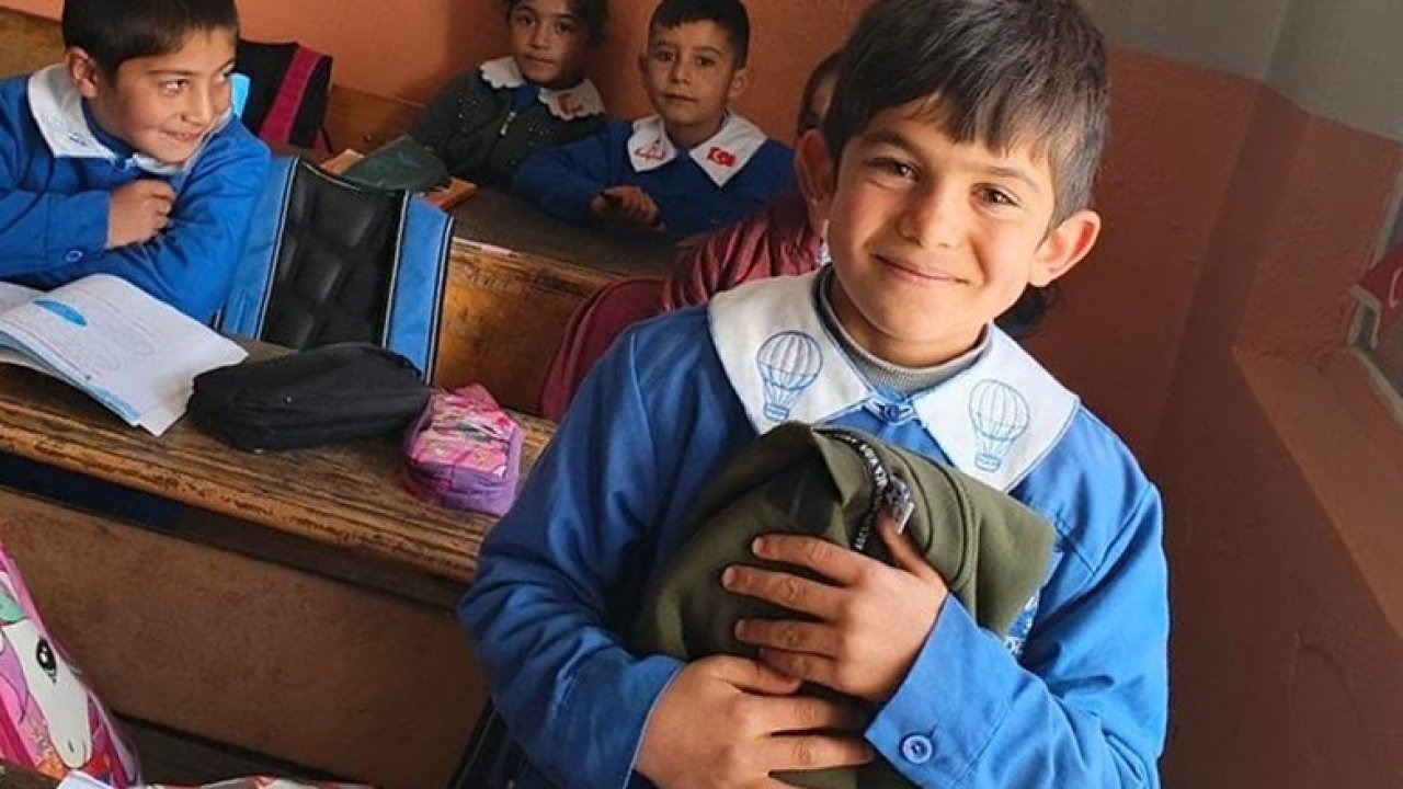 Ağrı'da Köy Okulunda Duygulandıran Doğum Günü Sürprizi