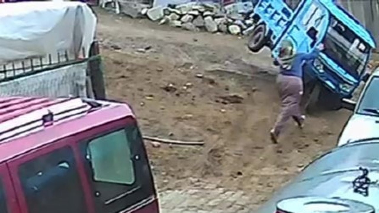 Amasya'da Üç Tekerlekli Motosiklet Devrildi: 3 Kişi Kazayı Hafif Yaralarla Atlattı