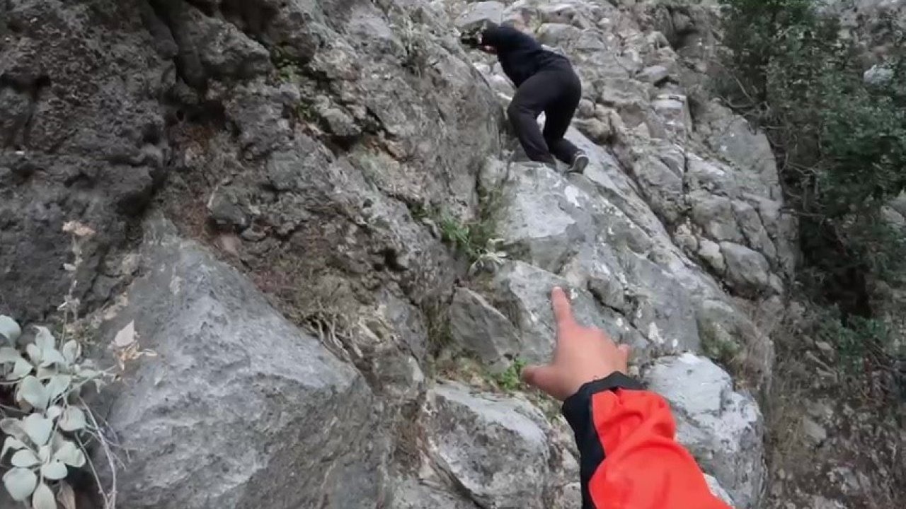 Antalya’da Dağda Mahsur Kalan 2 Genç, JAK ve AFAD Ekipleri Tarafından Kurtarıldı