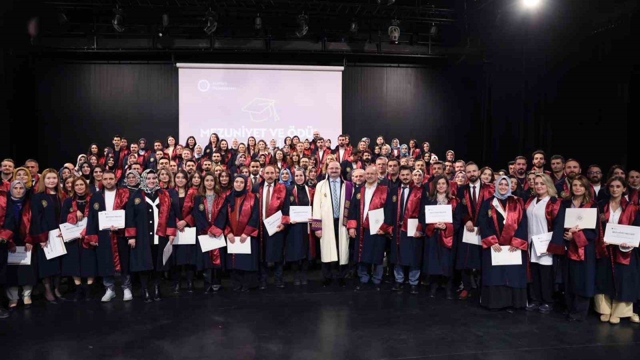 Atatürk Üniversitesi'nde Bir İlk: Doktora Mezuniyet ve En İyi Tez Ödül Töreni Coşkuyla Gerçekleştirildi