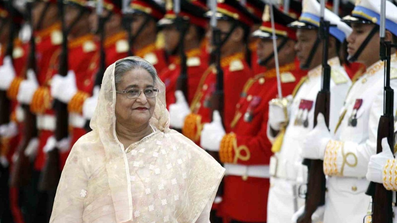Bangladeş'te Eski Başbakan Şeyh Hasina ve İçişleri Bakanı'na İdam Cezası