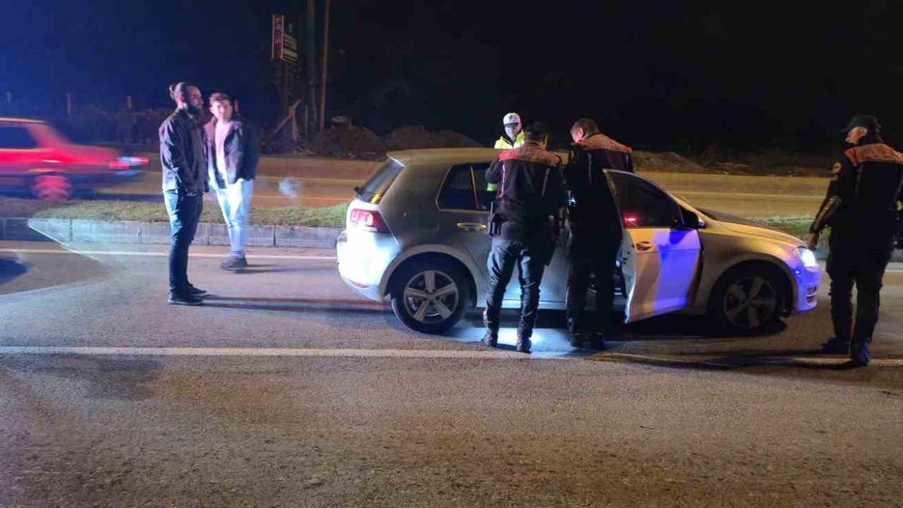 Bartın'da Polisin "Dur" İhtarına Uymayan Sürücü Kovalamacayla Yakalandı