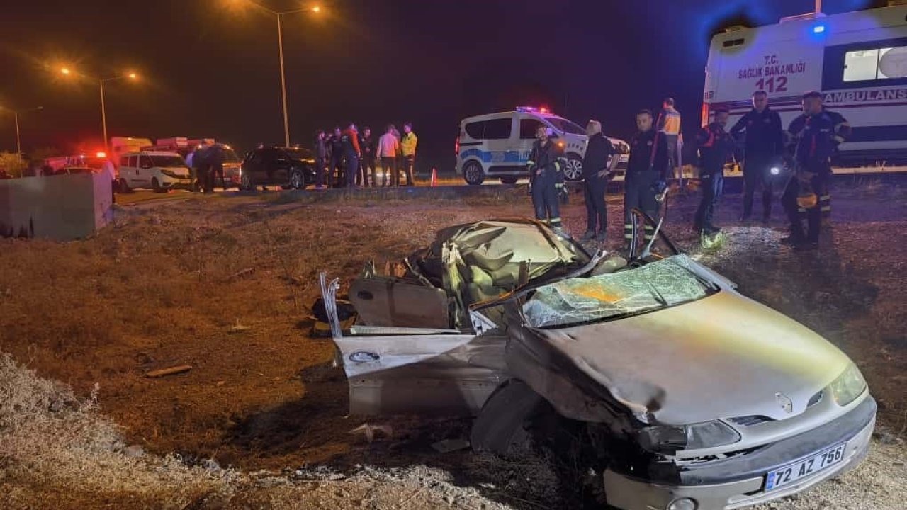 Batman'da Feci Kaza: Park Halindeki Tıra Çarpan Otomobilde İki Kardeş Hayatını Kaybetti