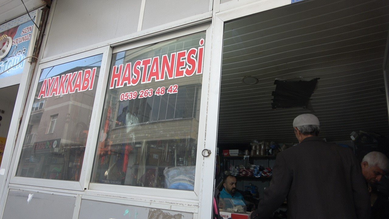Bingöl'de Ayakkabı Tamircisinin Meslek Kaygısı: "Çırak da Benim, Usta da Benim"