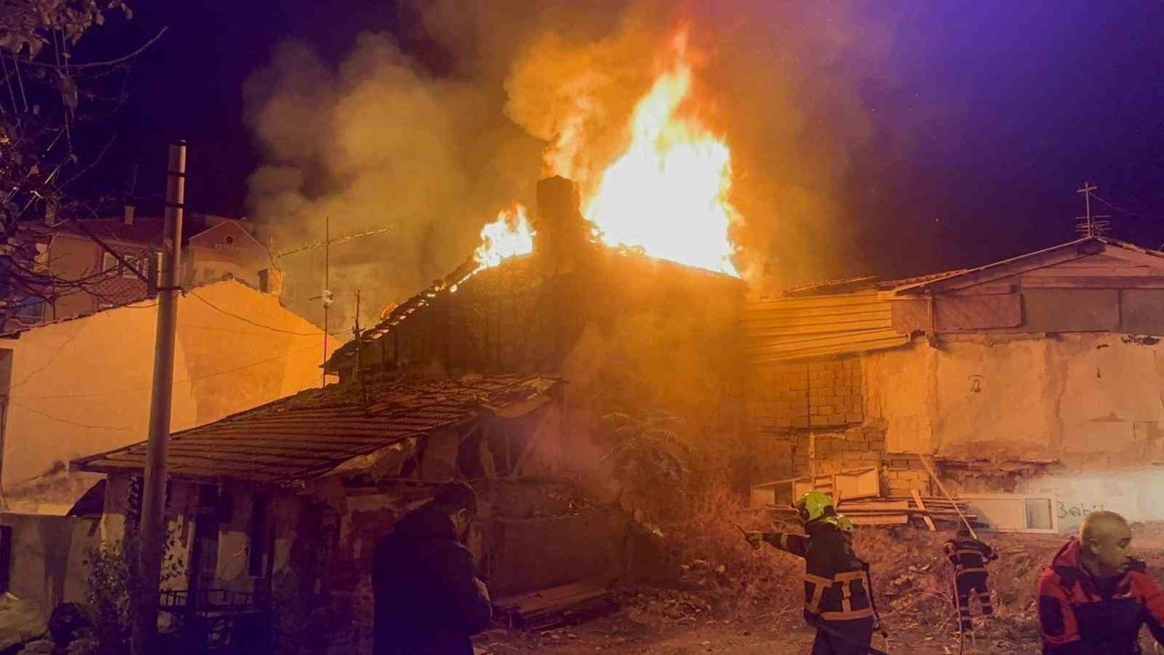 Çankırı’da İki Ev Yangında Kullanılmaz Hale Geldi