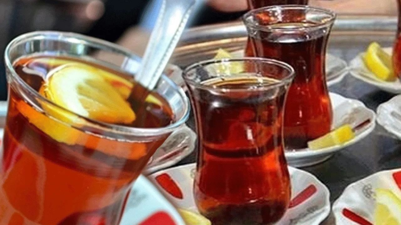 Çayın Yanındaki Limona Ücret Alınan İşletmeye 37 Bin 992 TL Ceza Kesildi
