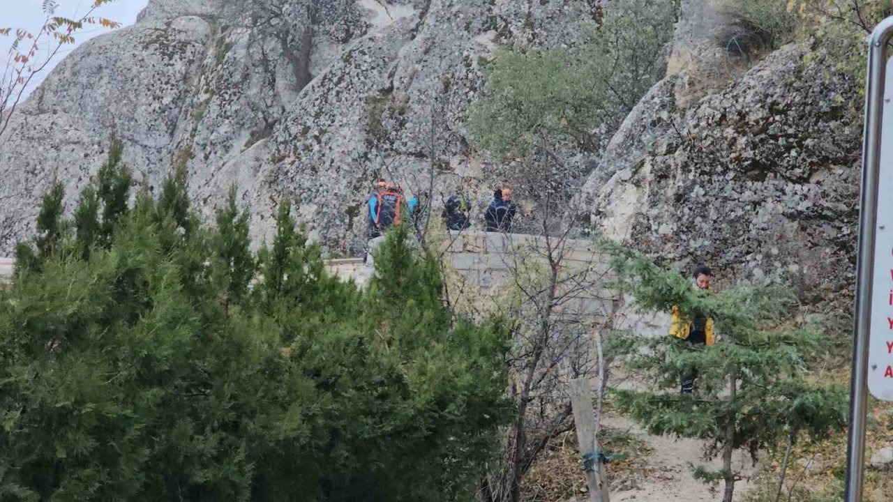 Elazığ Harput Kalesi’nden Kendini Boşluğa Bırakan Kadın Hayatını Kaybetti