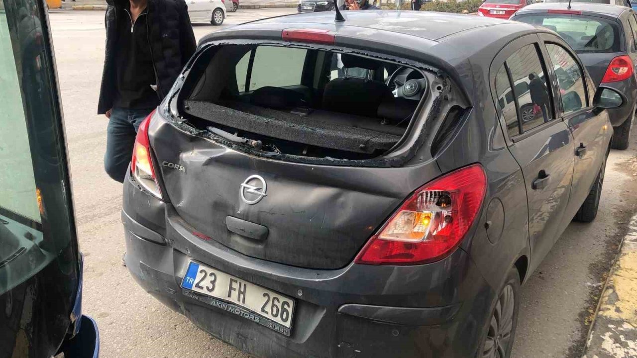 Elazığ’da Halk Otobüsü ve Otomobil Çarpıştı: 2 Yaralı