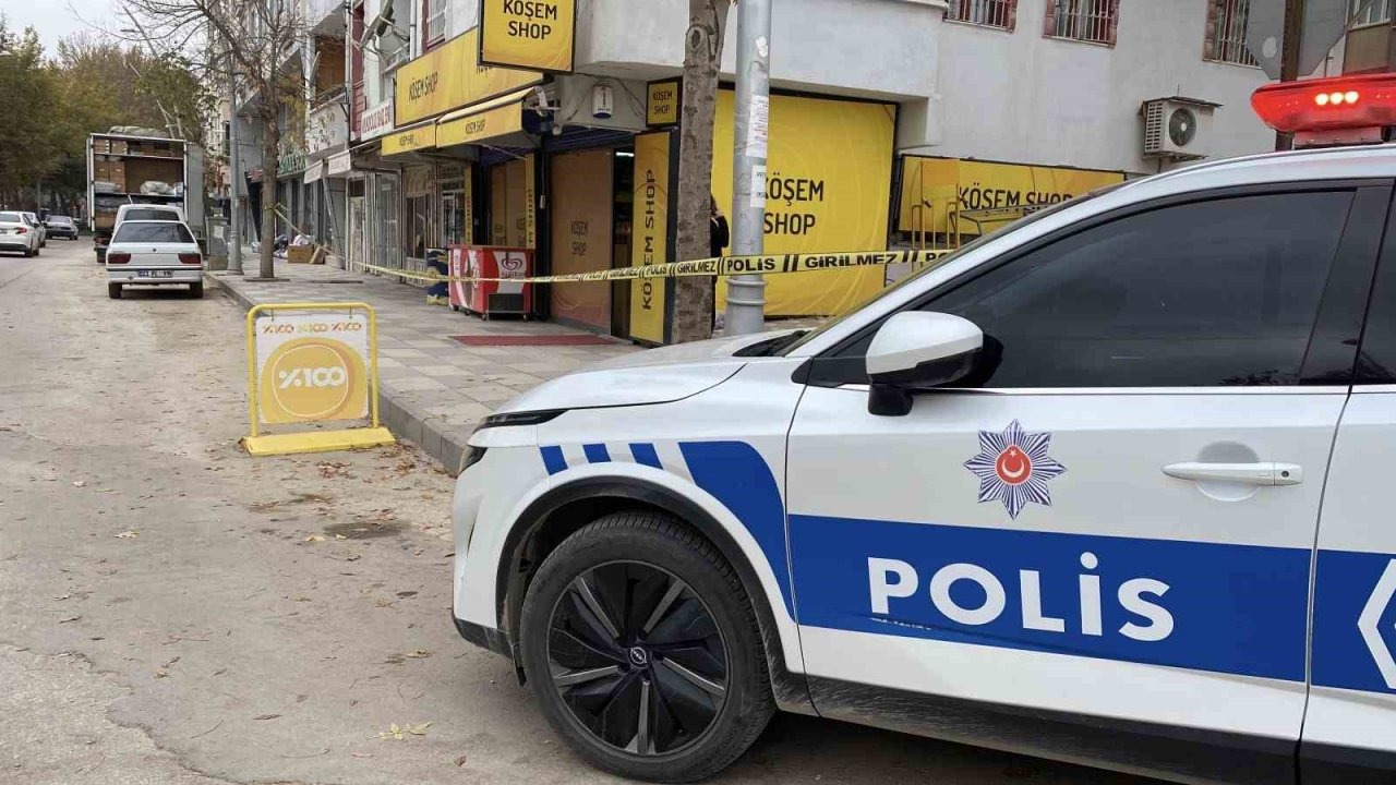 Elazığ'da İş Yerine Silahlı Saldırı: 4 Kurşun İsabet Etti, Yaralanan Olmadı