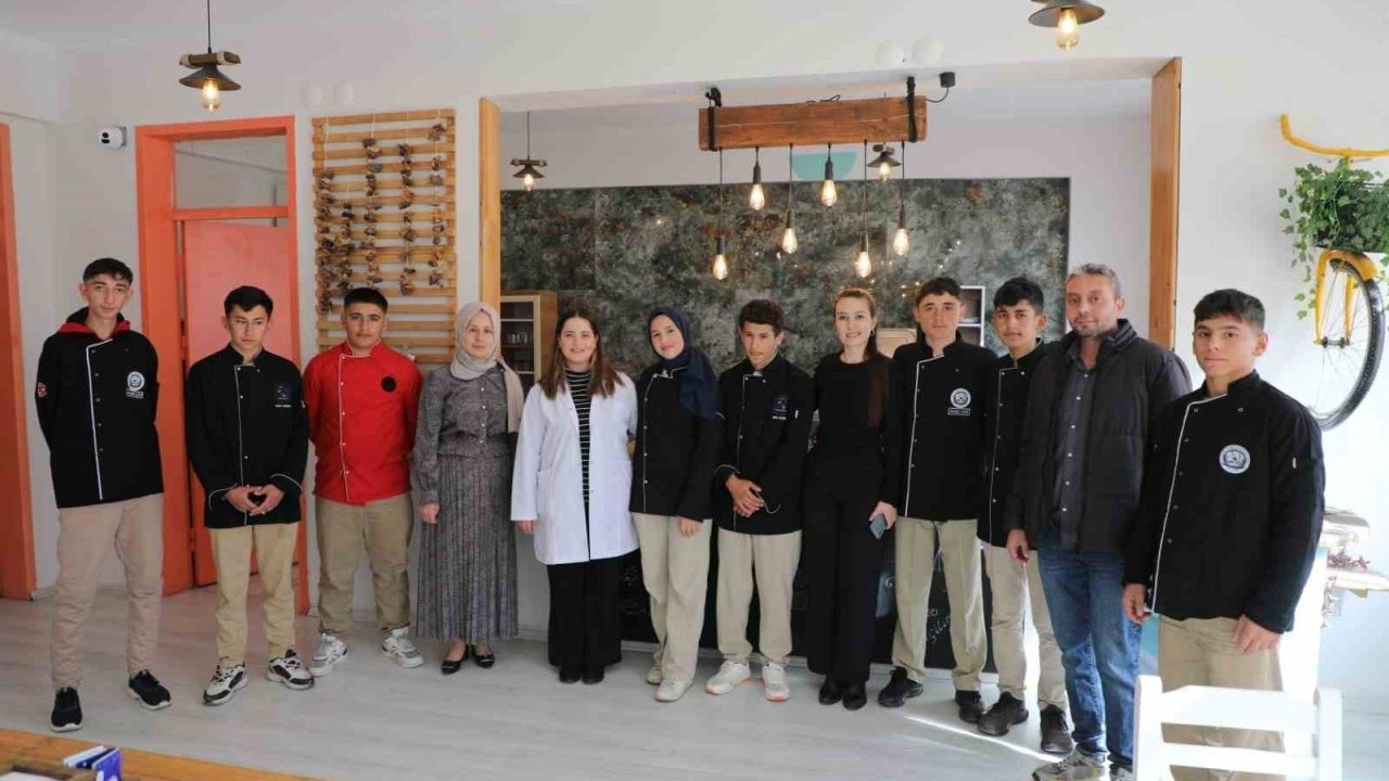 Eleşkirt Meslek Lisesi'nden Türkiye'ye Örnek Proje: "Sıfır Atık" Temalı Uygulama Restoranı!