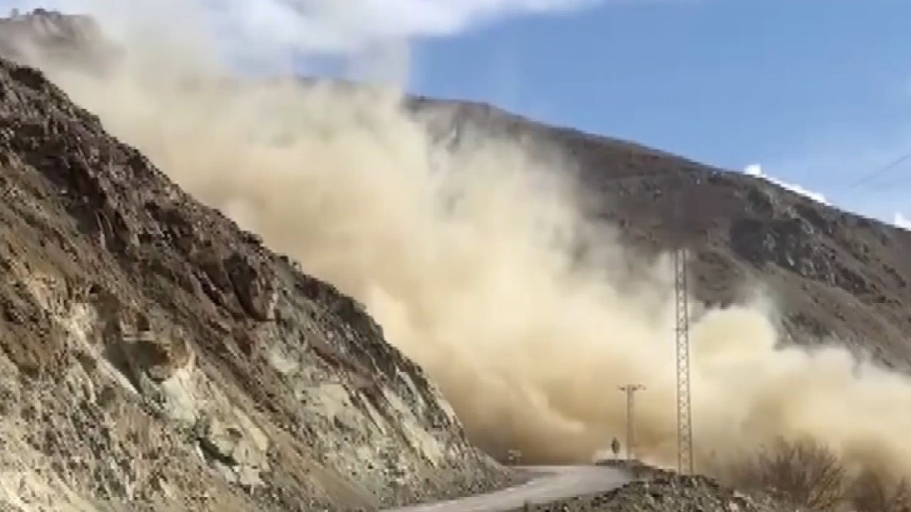 Erzincan Kemah'ta Tehlikeli Kaya Kütleleri Temizlendi