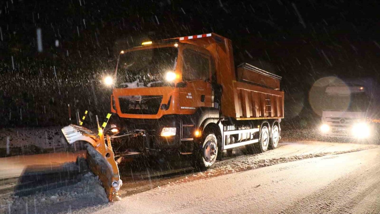 Erzincan'ın Yüksek Kesimlerinde Kar Yağışı Başladı