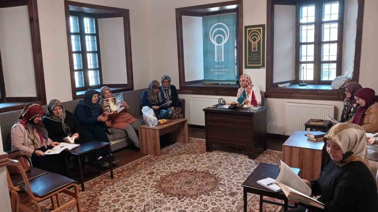 Erzurumlu Ev Hanımları, Kitap Müzakereleriyle Türkiye'ye Örnek Oluyor