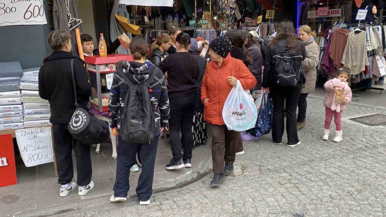 Eskişehir'de Şaşırtan Pazarlama Taktiği: 90 Bin TL'lik Patlamış Mısır İkramı