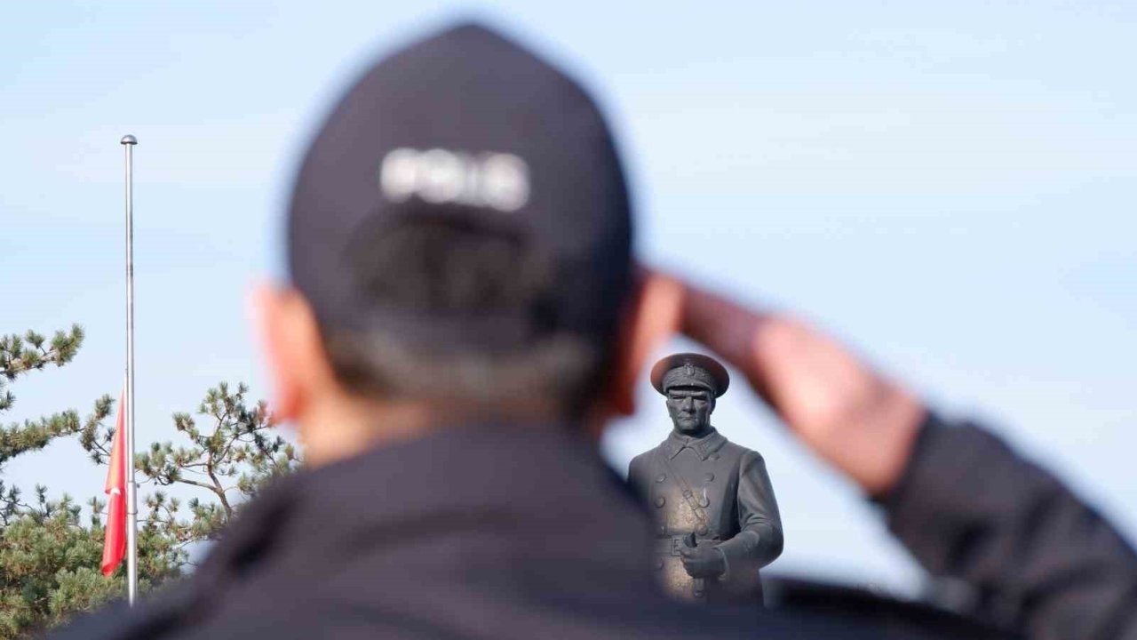 Gazi Mustafa Kemal Atatürk, Erzurum'da Düzenlenen Törenlerle Anıldı