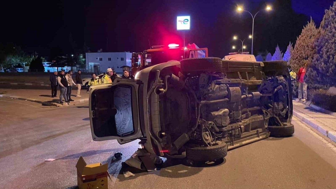 Karaman'da Feci Kaza: İki SUV Çarpıştı, Bir Araç Devrildi: 2 Yaralı