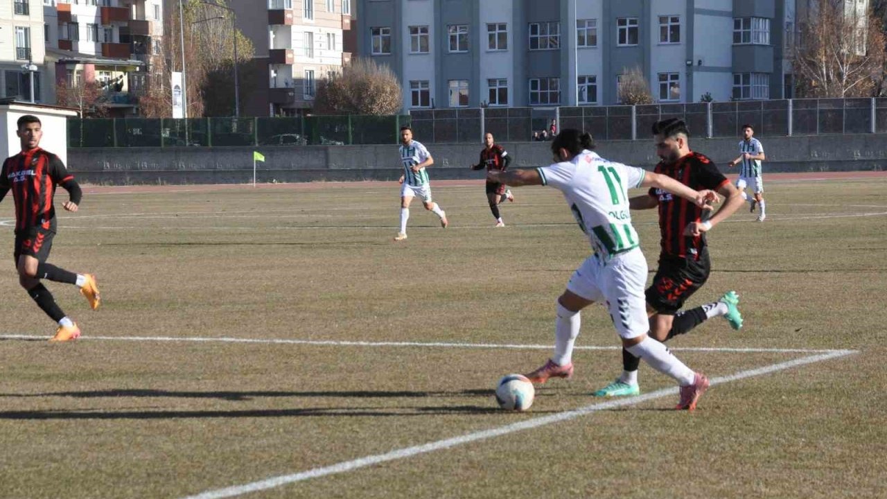 Kars 36 Spor Şampiyonluktan Uzaklaşıyor: Hakkari Zap Spor'a Takıldı