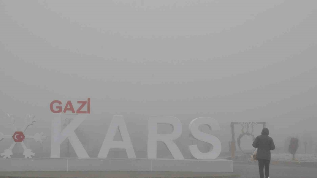 Kars’ta Yoğun Sis Hayatı Olumsuz Etkiledi: Görüş Mesafesi 5 Metreye Düştü