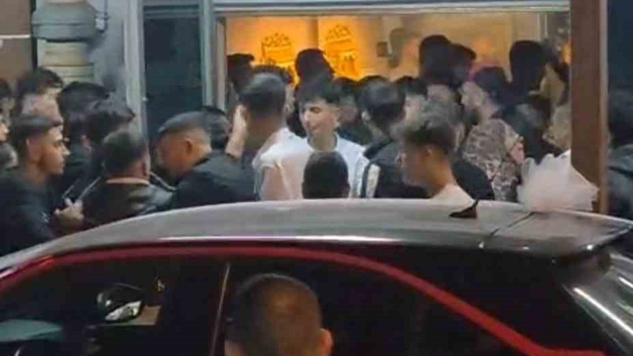 Kartal'da Düğün Salonunda Kavga: Davetliler Tekme Tokat Birbirine Girdi
