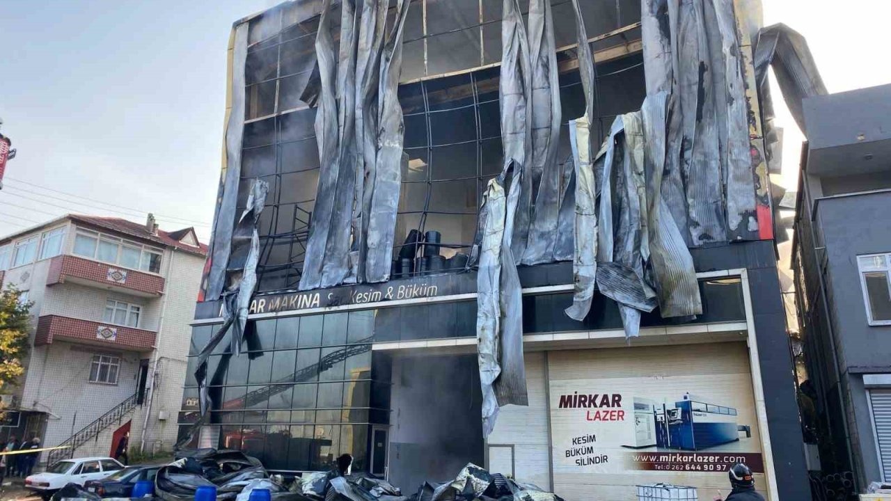 Kocaeli’deki Parfüm Tesisi Yangınında Ölü Sayısı 7’ye Yükseldi