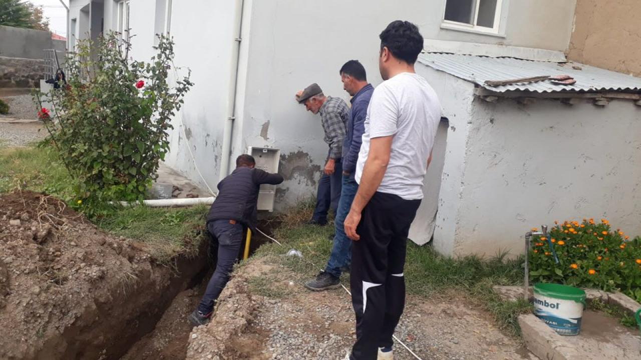 Melekli’de Doğalgaz Sevinci: “Buraya Doğalgaz Girmez” Diyenler Yanıldı