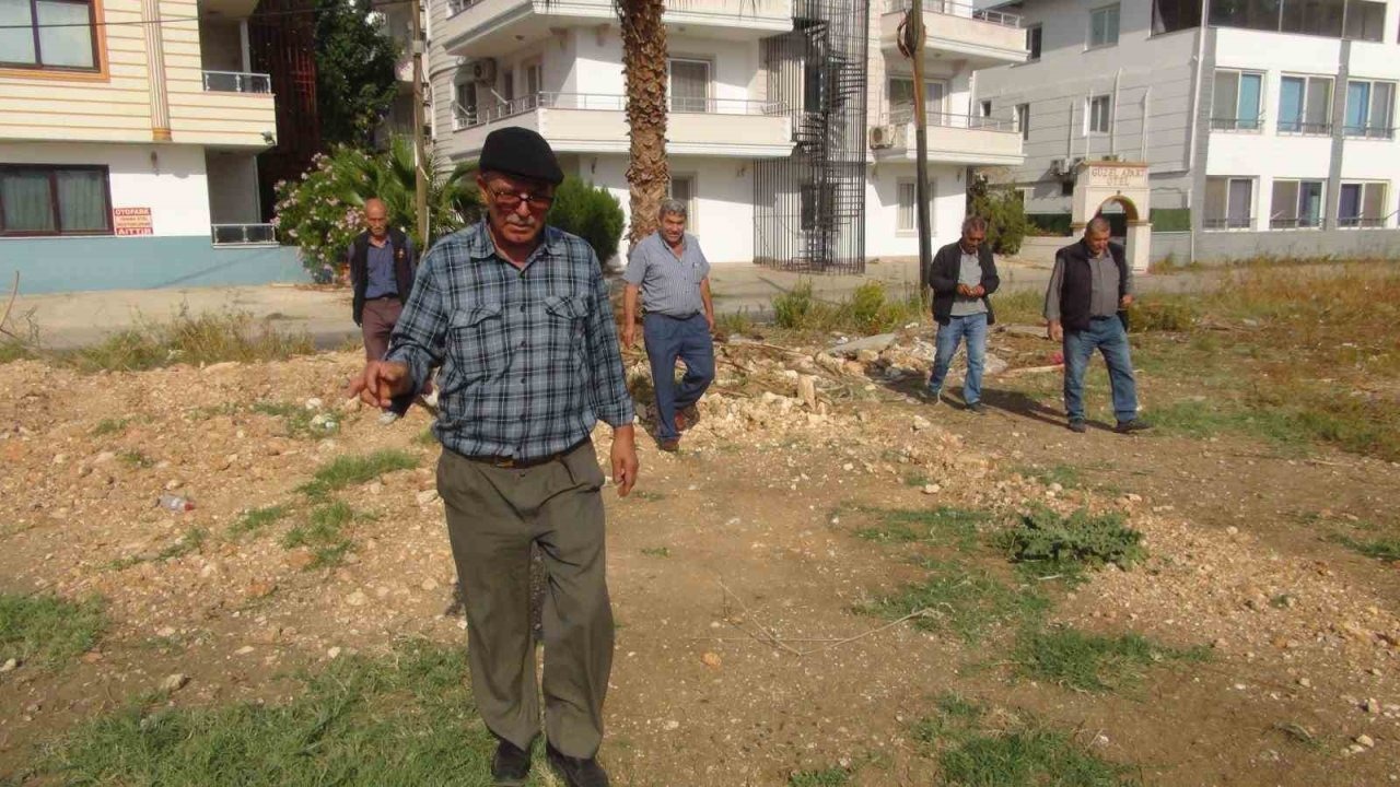 Mersin Silifke'nin 'Su Avcısı': Ali Dayıcık, Yer Altı Sularını Hissederek Buluyor