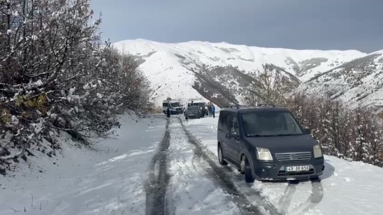 Muş’ta 14 Köy Yolu Kapandı, Mahsur Kalan 4 Araç Kurtarıldı