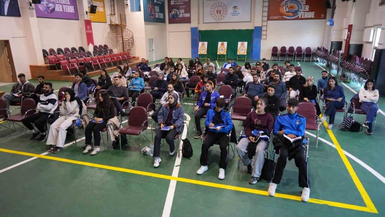 Muş'ta Voleybol Aday Hakem Kursu Başladı: 57 Kursiyer Eğitim Alıyor